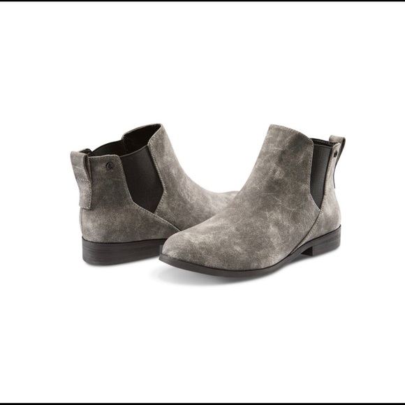 grey short boots